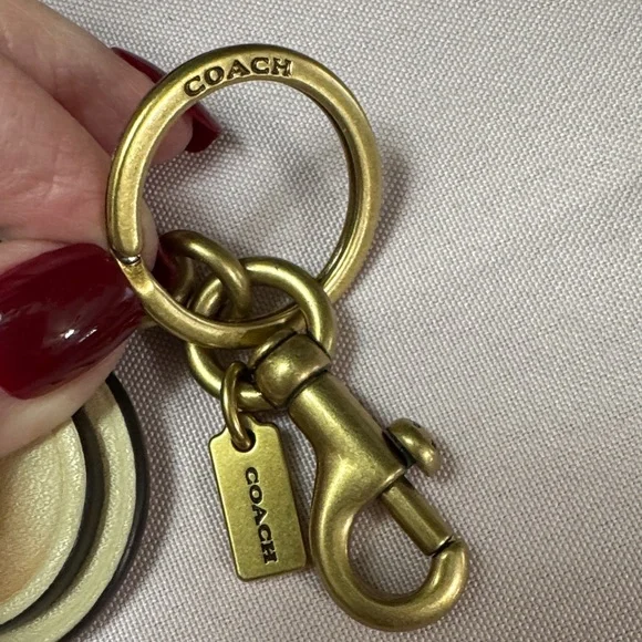 Coach Gold and Cream Heart Keyring limited edition - Jennifer Lopez - Picture 6 of 6
